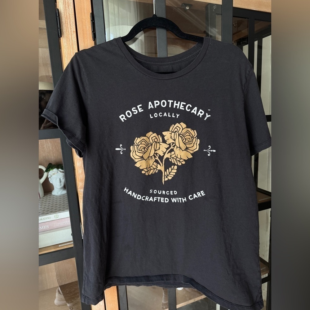 2022 Schitt's Creek Rose Apothecary T-Shirt official merch short sleeve tee crew